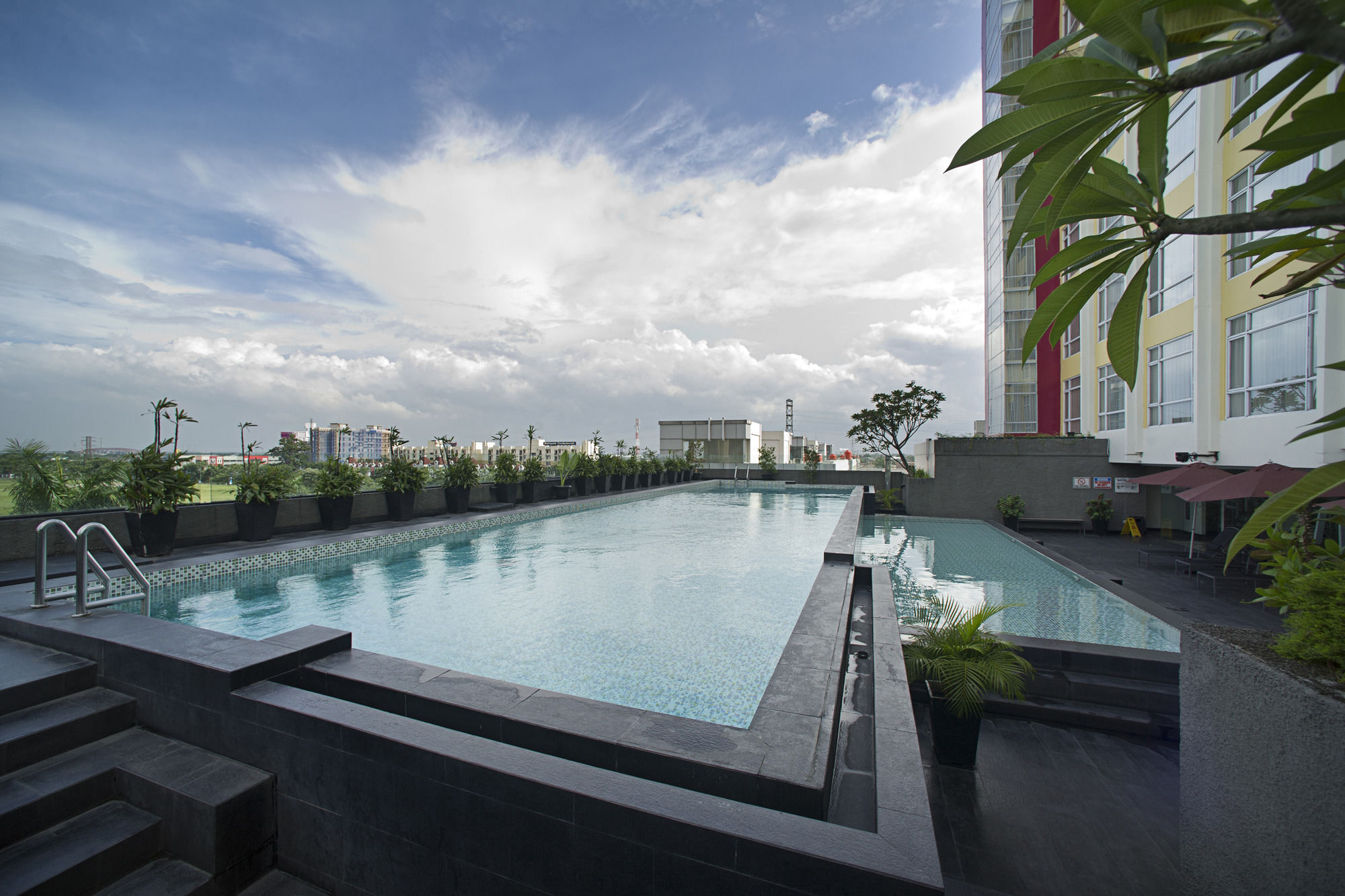 Grand Zuri Jababeka Hotel 4*